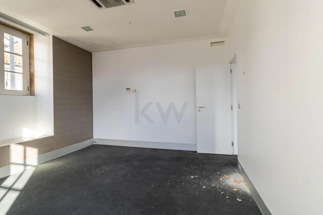 Prédio para Venda em Pena, Quintã e Vila Cova Foto 14