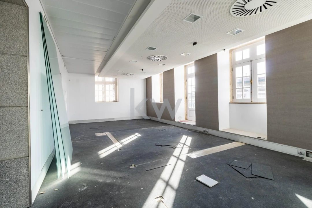 Prédio para Venda em Pena, Quintã e Vila Cova Foto 2