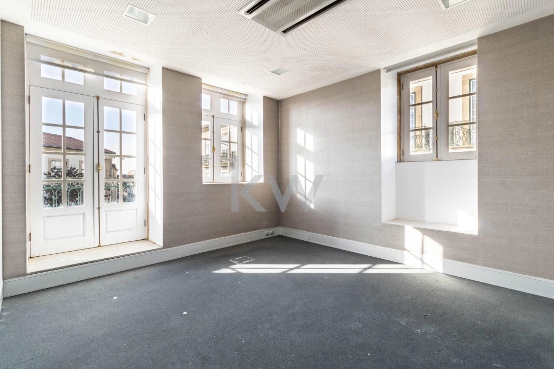 Prédio para Venda em Pena, Quintã e Vila Cova Foto 3