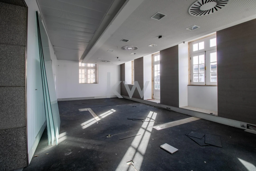 Prédio para Venda em Pena, Quintã e Vila Cova Foto 4