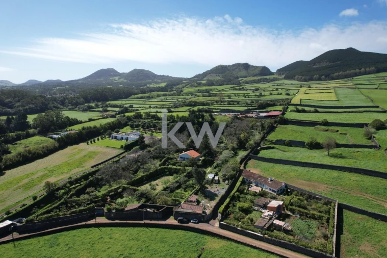 Moradia T3 para Venda em Fenais da Luz Foto 1