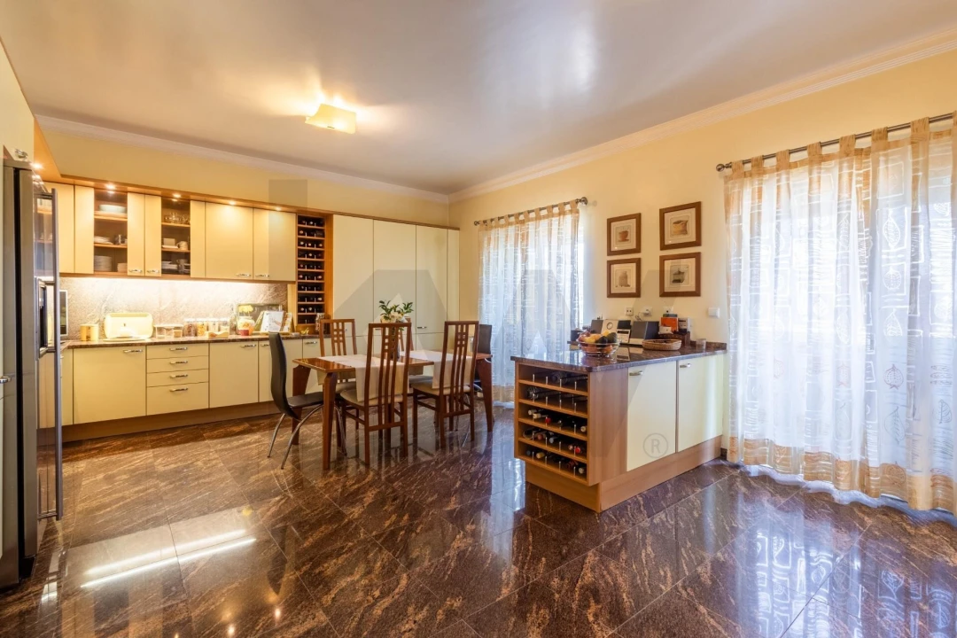 Apartamento T6 para Venda em São Domingos de Benfica Foto 23