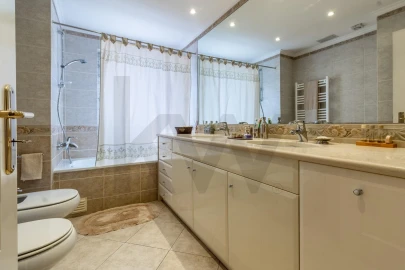Apartamento T6 para Venda em São Domingos de Benfica