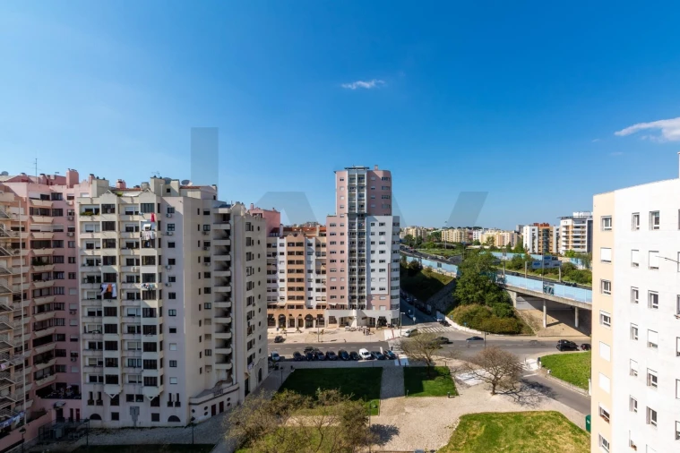 Apartamento T6 para Venda em São Domingos de Benfica Foto 15
