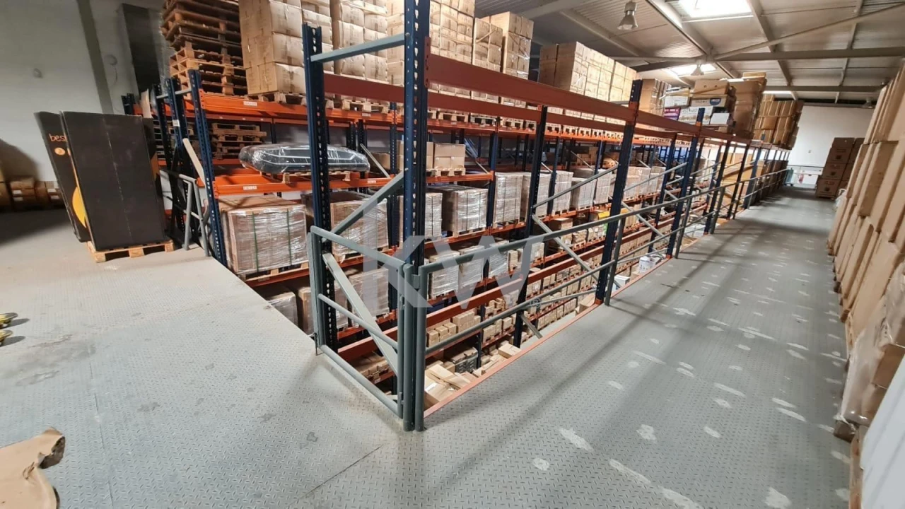 Armazém para Venda em Alverca do Ribatejo e Sobralinho Foto 1