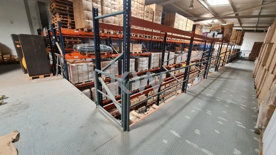 Armazém para Venda em Alverca do Ribatejo e Sobralinho Foto 1