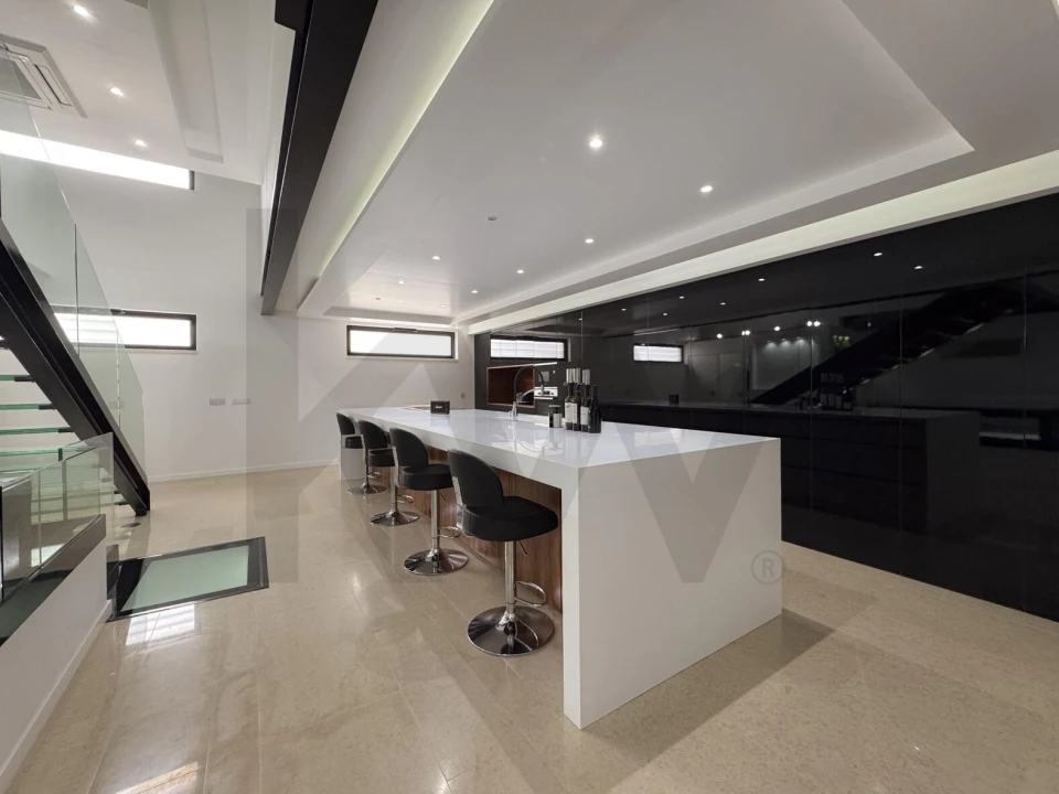 Negócio para Venda em Leiria, Pousos, Barreira e Cortes Foto 1