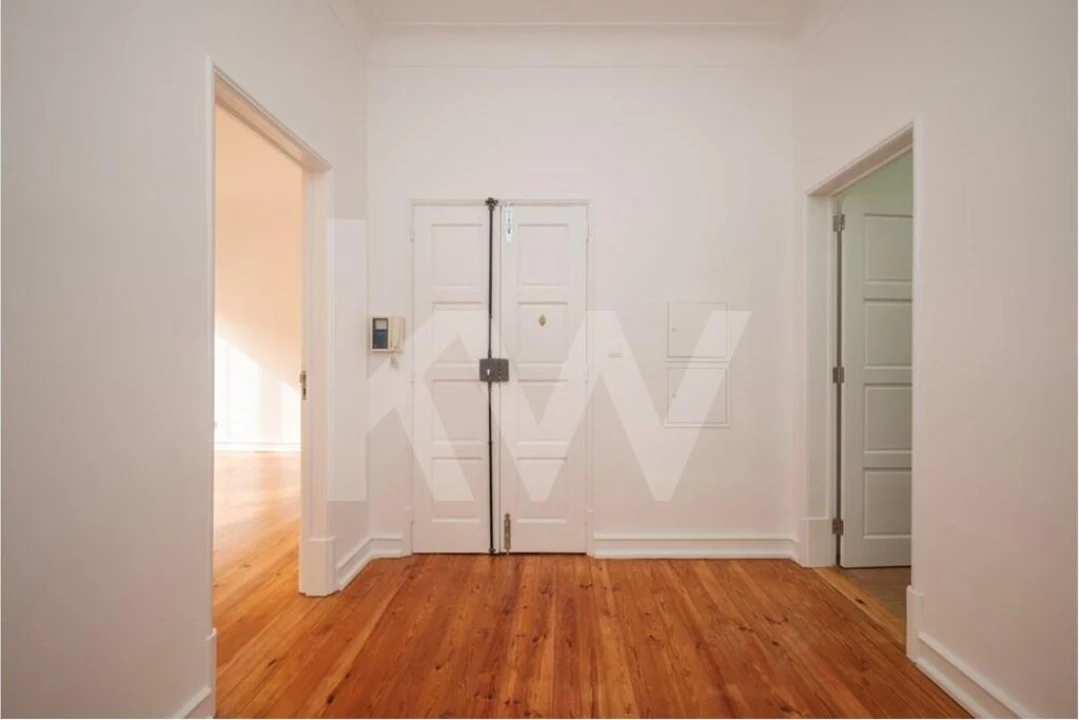 Apartamento T4 para Arrendamento em Campo de Ourique Foto 6