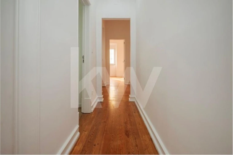 Apartamento T4 para Arrendamento em Campo de Ourique Foto 12