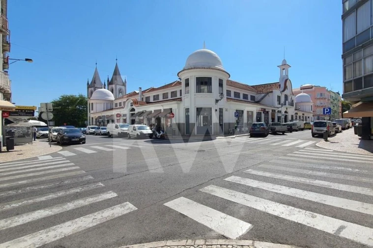 Apartamento T4 para Arrendamento em Campo de Ourique Foto 2