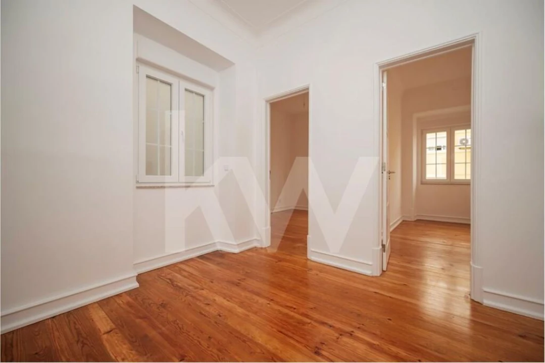 Apartamento T4 para Arrendamento em Campo de Ourique Foto 13