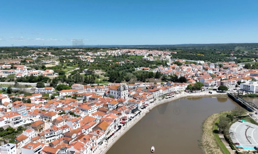 Prédio para Venda em Santa Maria do Castelo e Santiago e Santa Susana Foto 20