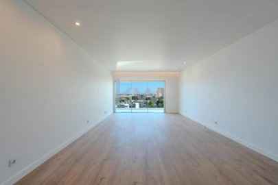 Apartamento T3 para Venda em Carnaxide e Queijas