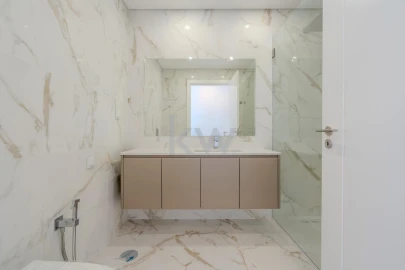 Apartamento T3 para Venda em Carnaxide e Queijas