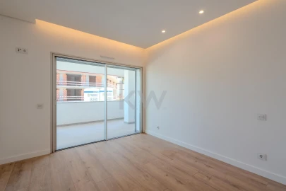 Apartamento T3 para Venda em Carnaxide e Queijas
