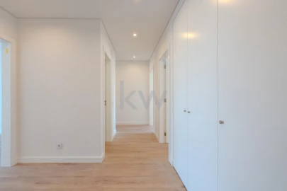 Apartamento T3 para Venda em Carnaxide e Queijas