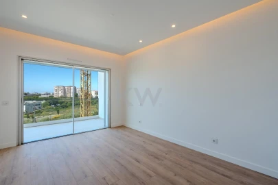 Apartamento T3 para Venda em Carnaxide e Queijas