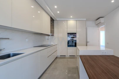 Apartamento T3 para Venda em Carnaxide e Queijas