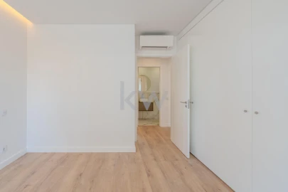 Apartamento T3 para Venda em Carnaxide e Queijas