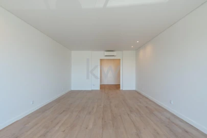 Apartamento T3 para Venda em Carnaxide e Queijas