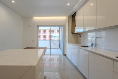 Apartamento T3 para Venda em Carnaxide e Queijas