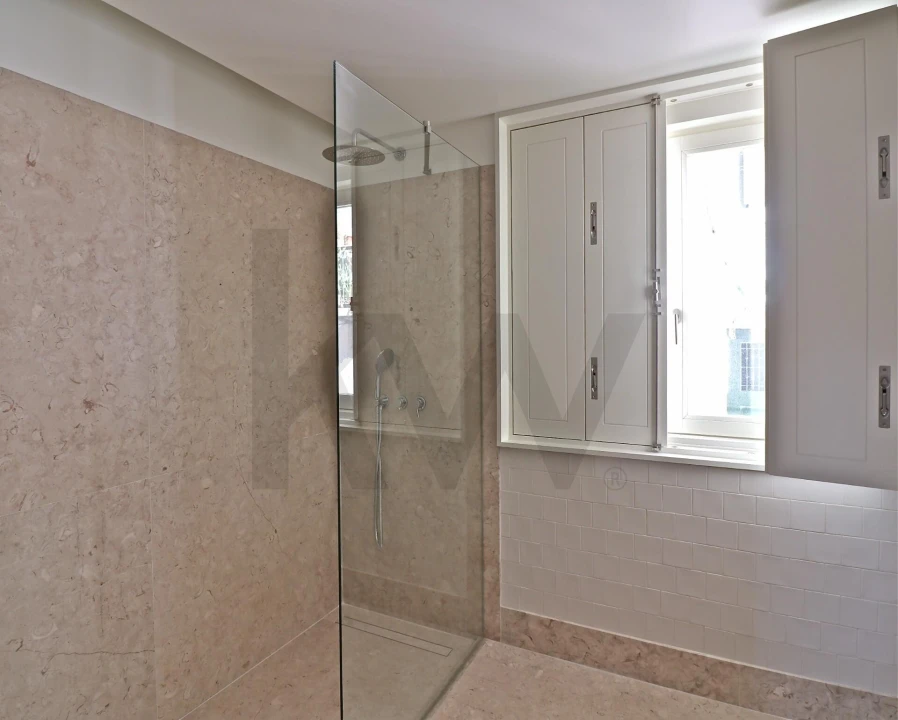 Apartamento T2 para Venda em Santo António Foto 13