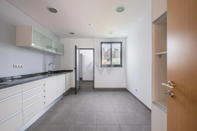 Apartamento T3 para Venda em Funchal (São Pedro)