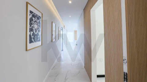 Moradia T4 para Venda em Fernao Ferro