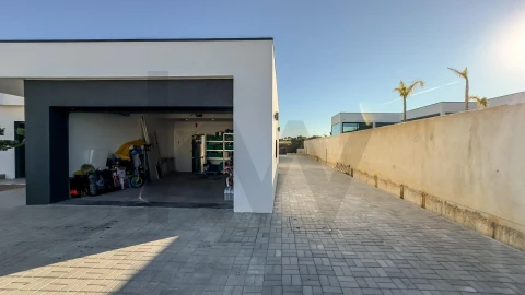 Moradia T4 para Venda em Fernao Ferro