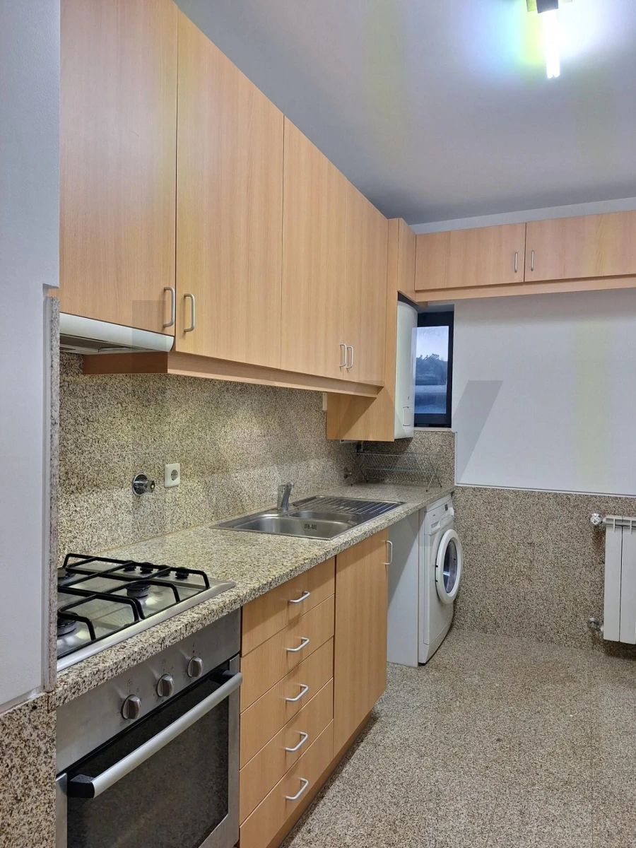 Apartamento T3 para Arrendamento em Oliveira do Douro Foto 16