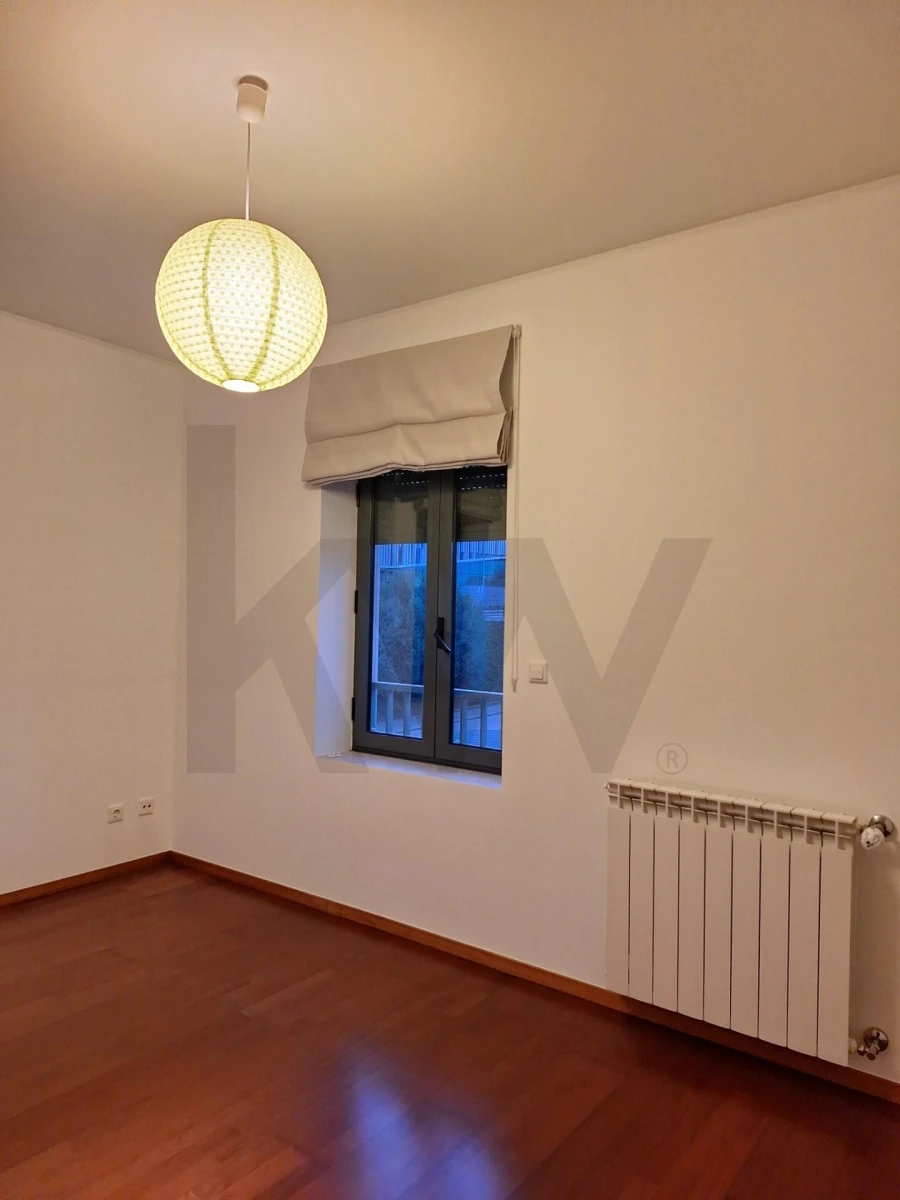 Apartamento T3 para Arrendamento em Oliveira do Douro Foto 9