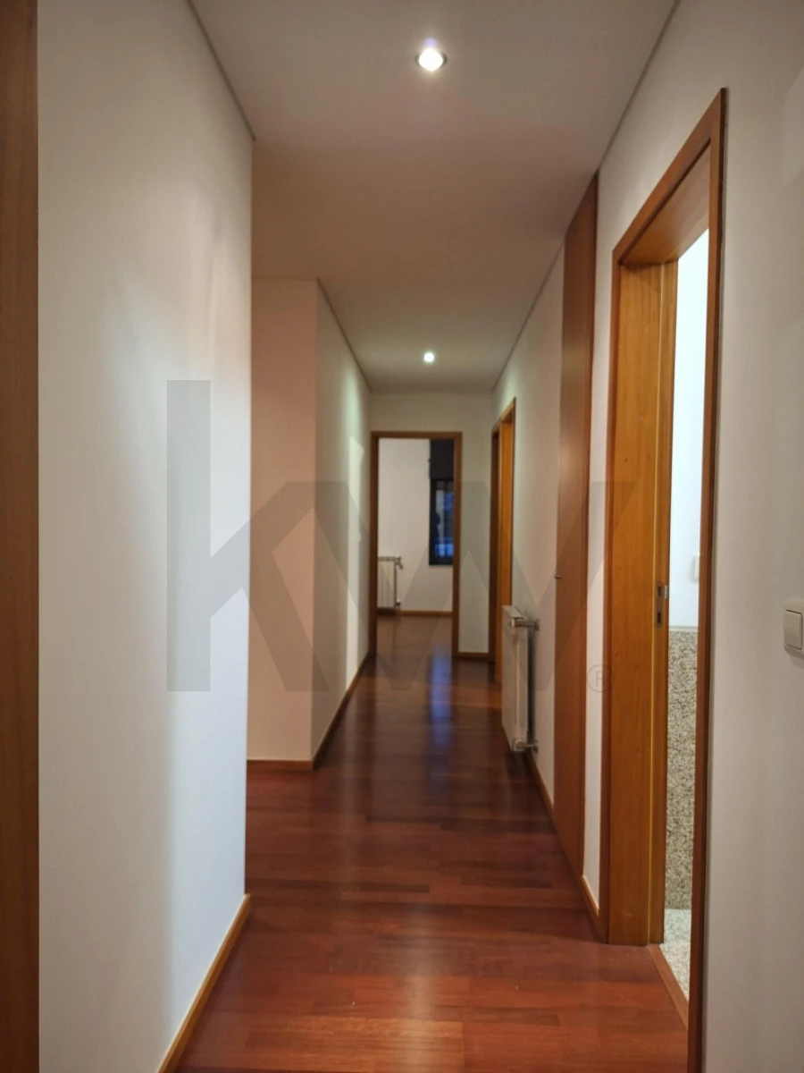 Apartamento T3 para Arrendamento em Oliveira do Douro Foto 3