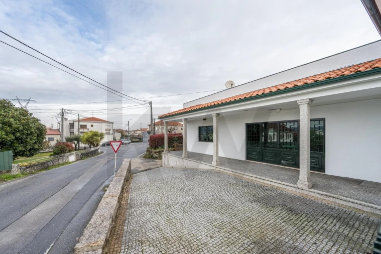 Moradia T3 para Venda em Guardizela Foto 32