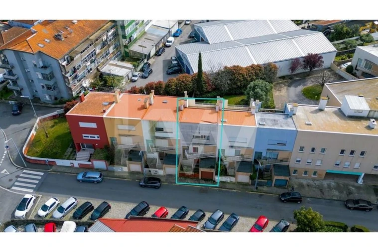 Moradia T4 para Venda em São Mamede de Infesta e Senhora da Hora Foto 1