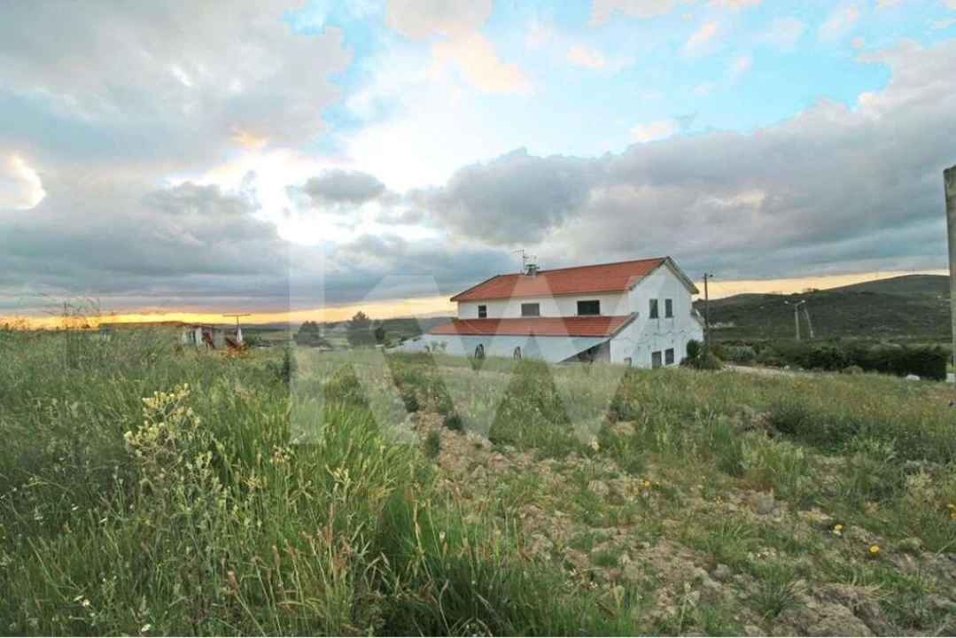 Moradia T5 para Venda em Lagoaça e Fornos Foto 1