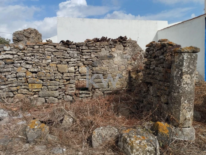 Moradia T1 para Venda em Igreja Nova e Cheleiros