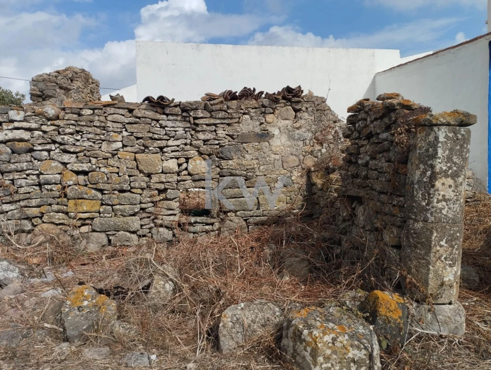 Moradia T1 para Venda em Igreja Nova e Cheleiros Foto 1