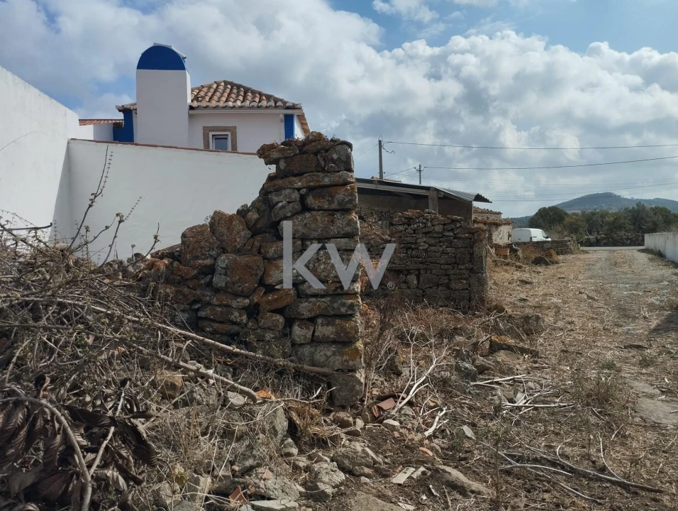 Moradia T1 para Venda em Igreja Nova e Cheleiros Foto 3