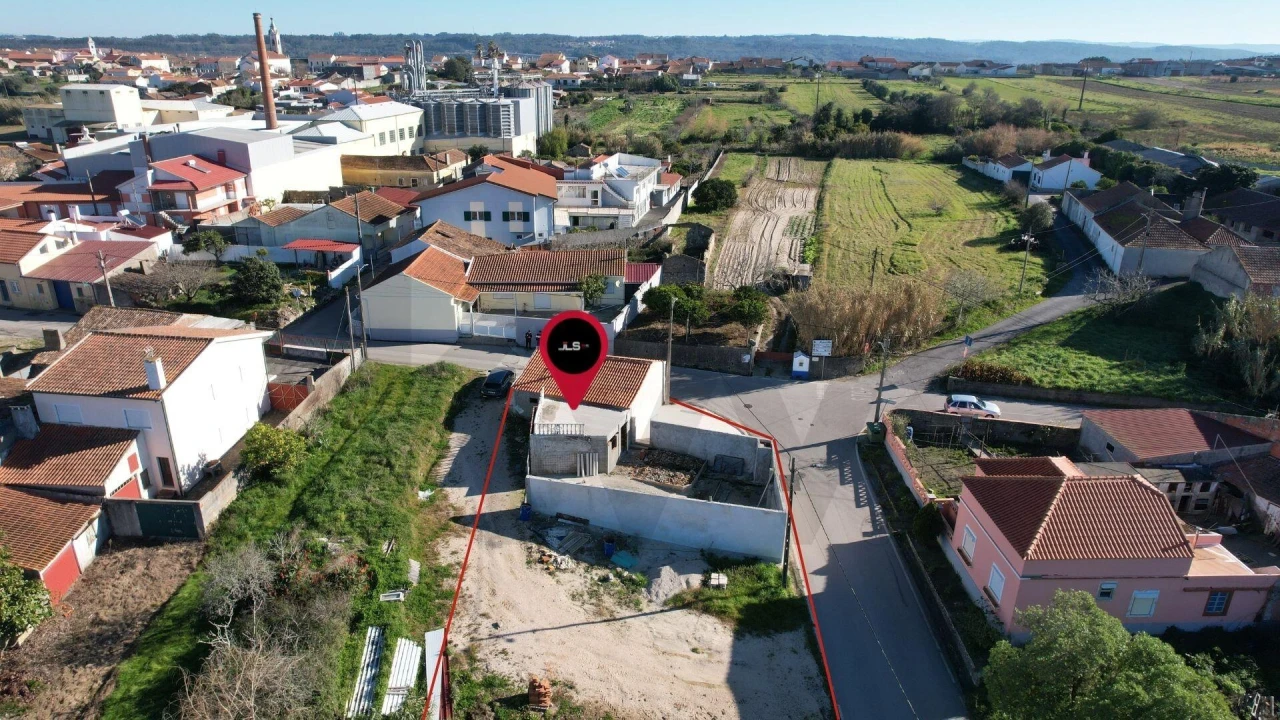 Moradia T2 para Venda em Alqueidão Foto 5