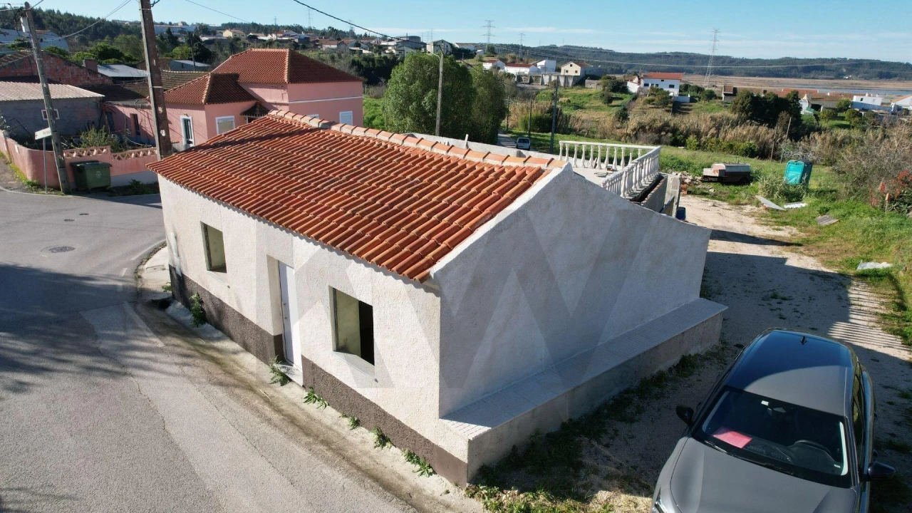 Moradia T2 para Venda em Alqueidão Foto 30