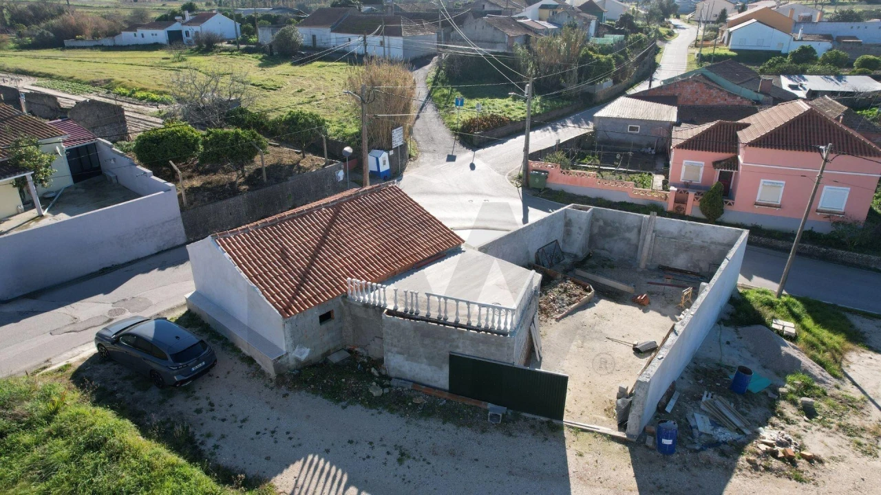 Moradia T2 para Venda em Alqueidão Foto 11