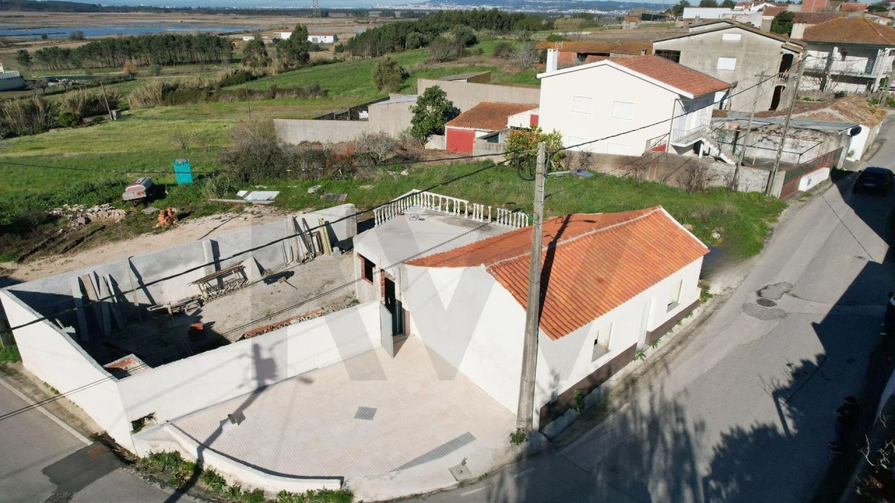 Moradia T2 para Venda em Alqueidão Foto 10