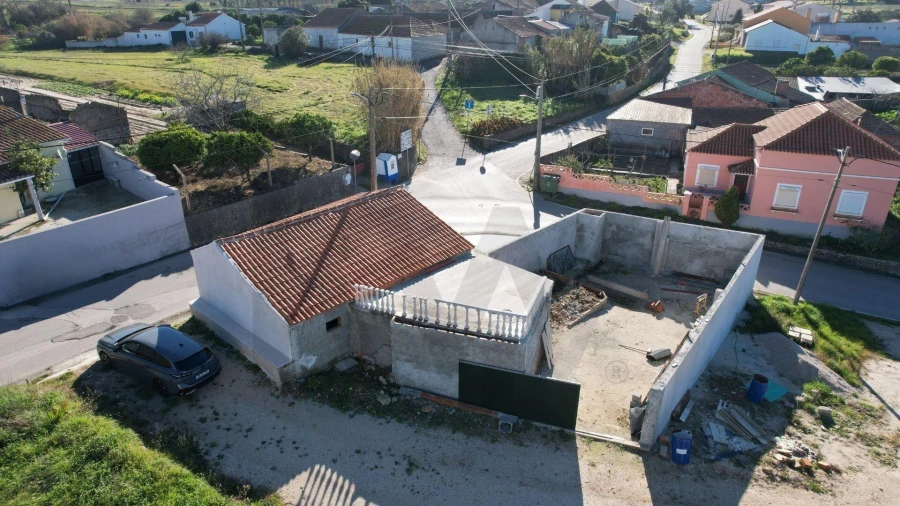 Moradia T2 para Venda em Alqueidão Foto 11