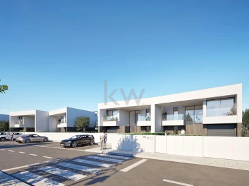 Moradia T4 para Venda em Lagos (São Sebastião e Santa Maria)