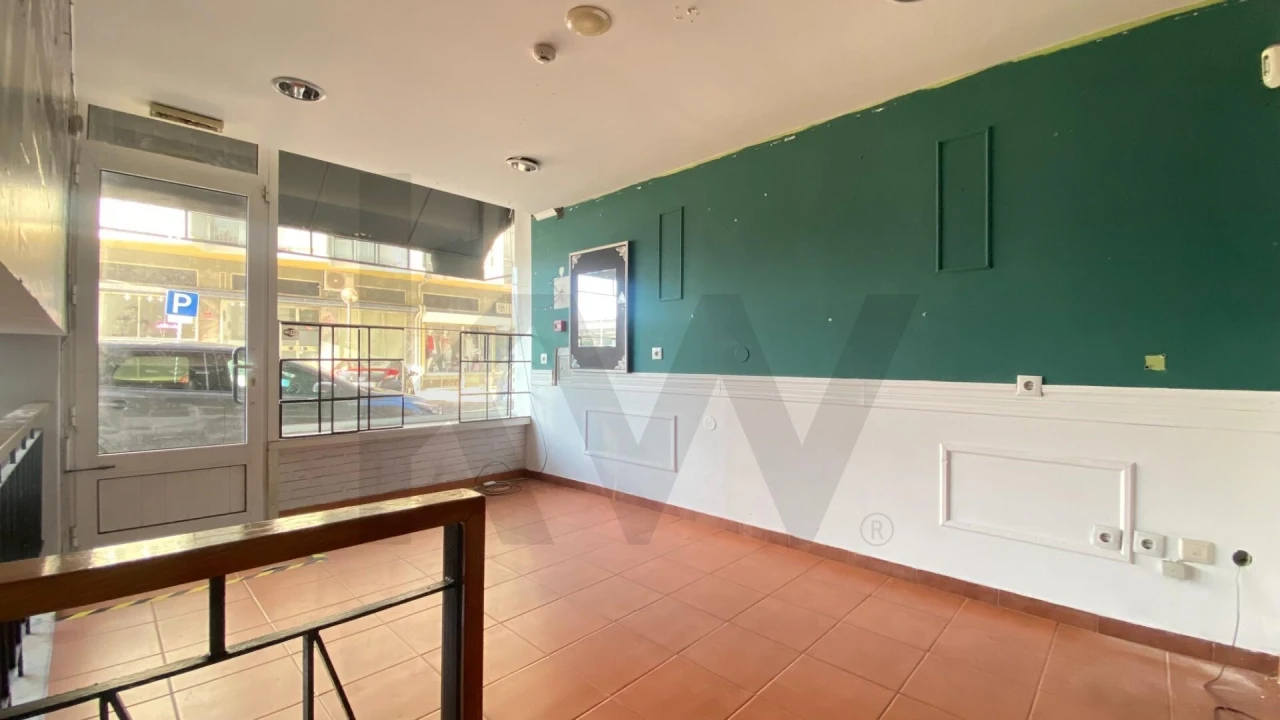 Loja para Venda em Algés, Linda-A-Velha e Cruz Quebrada-Dafundo Foto 1