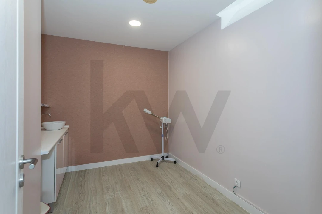 Loja para Venda em Algés, Linda-A-Velha e Cruz Quebrada-Dafundo Foto 16