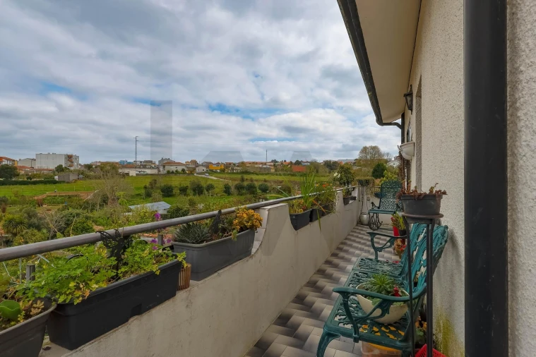 Moradia T3 para Venda em Oliveira do Douro Foto 3