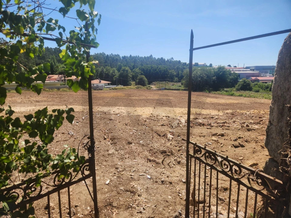 Terreno para Venda em Lourosa Foto 1