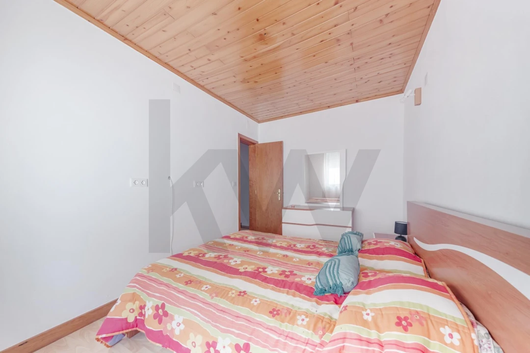 Moradia T4 para Venda em Praia da Vitoria (Santa Cruz) Foto 8