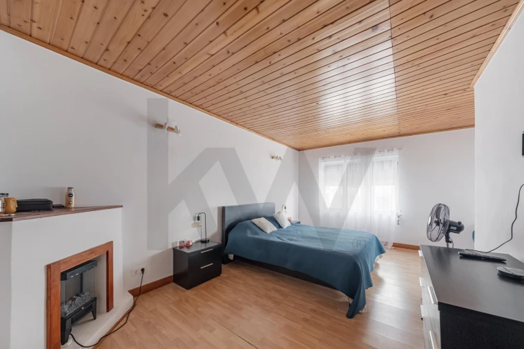 Moradia T4 para Venda em Praia da Vitoria (Santa Cruz) Foto 2